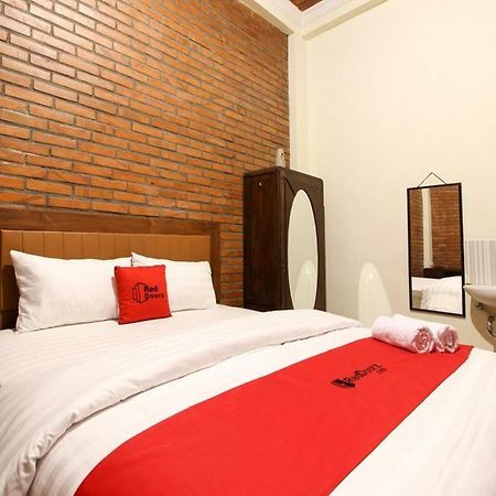 Reddoorz Near Amikom Yogyakarta 2 Maguwo Exterior photo