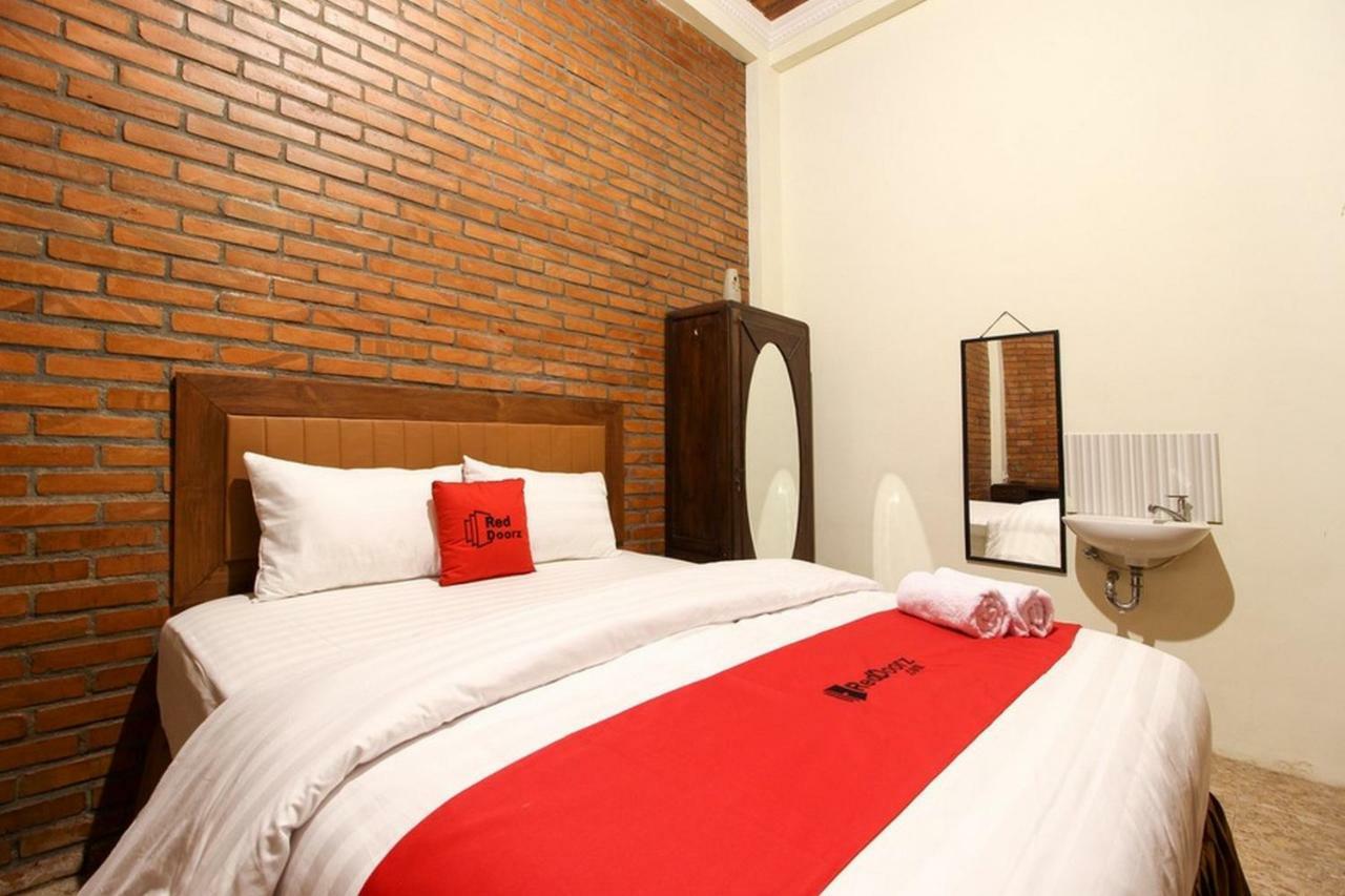 Reddoorz Near Amikom Yogyakarta 2 Maguwo Exterior photo